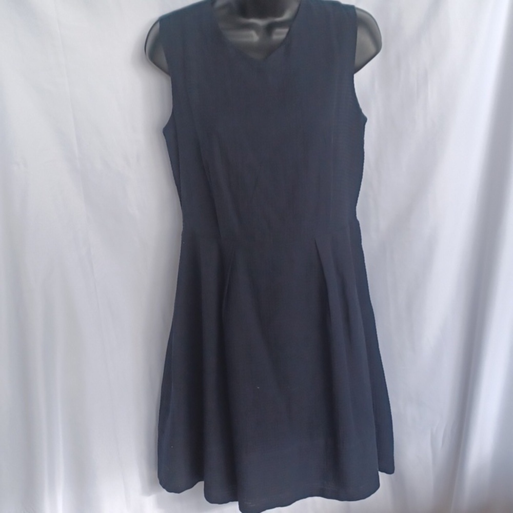 GAP NWT Black Cotton fitted dress, bust darts, zip closure, waffle pattern